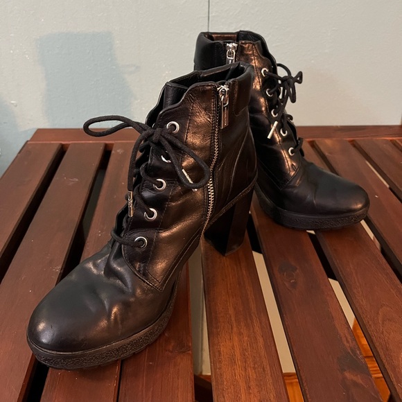 MICHAEL Michael Kors Black Lace Up Combat Heeled Boots with Size Zipper Size 9.5 - Picture 2 of 3